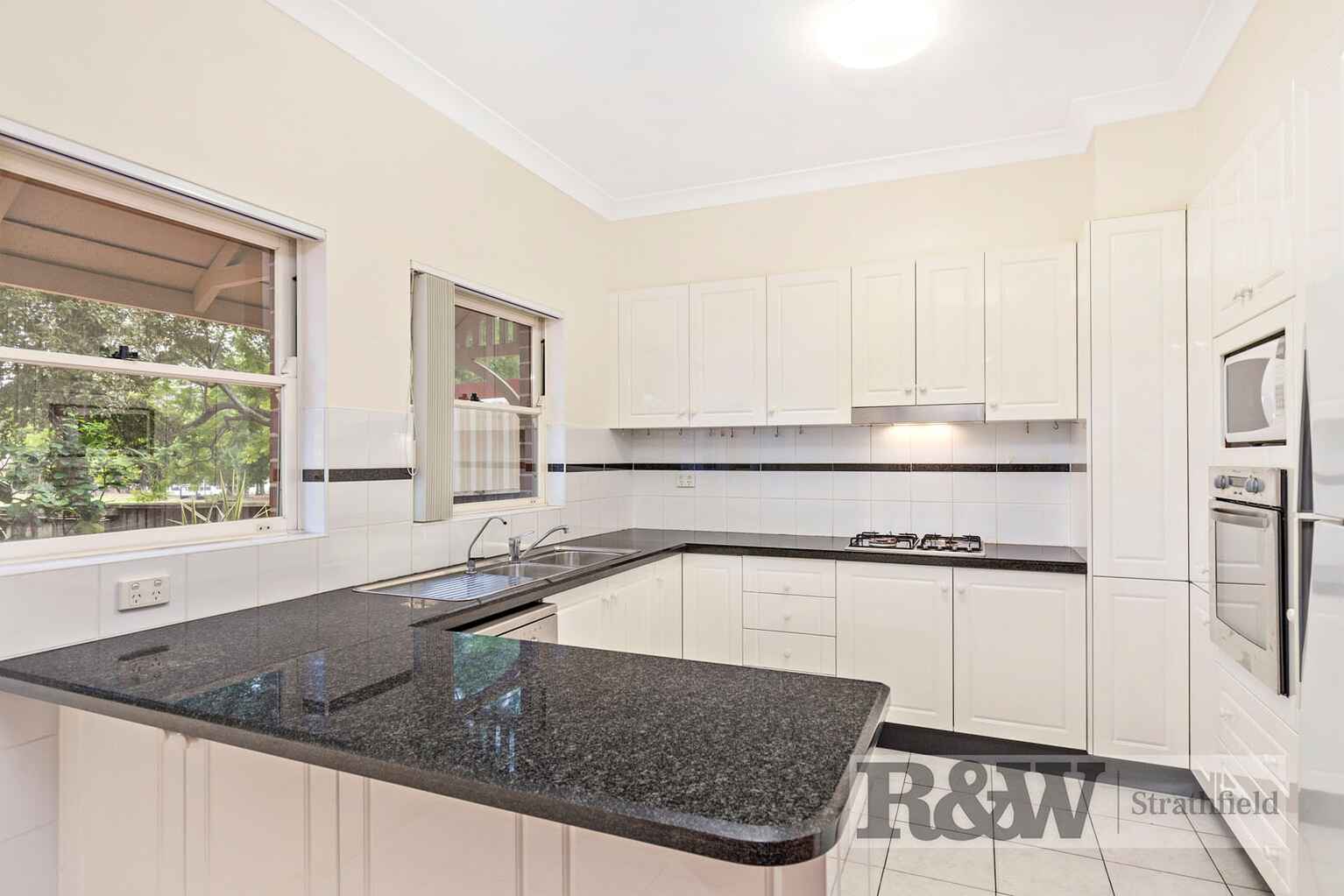 6/5 JERSEY ROAD Strathfield