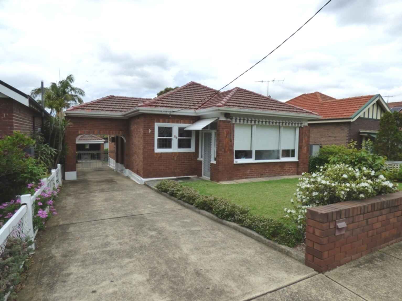 84 CORONATION PARADE Enfield