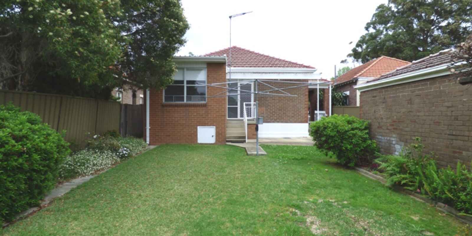 84 CORONATION PARADE Enfield