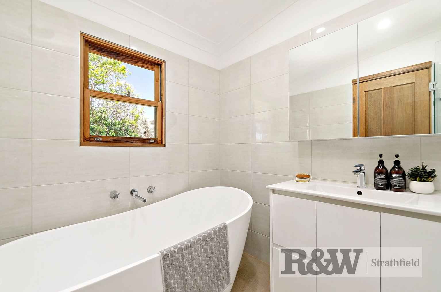 22 MEREDITH STREET Homebush