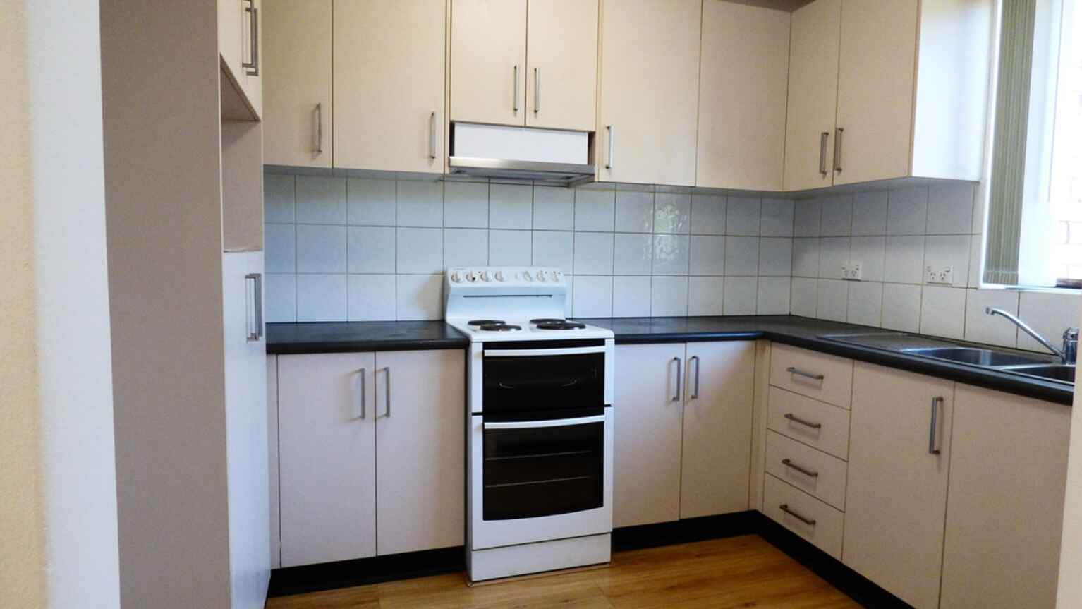 4/96-98 BROADWAY Punchbowl