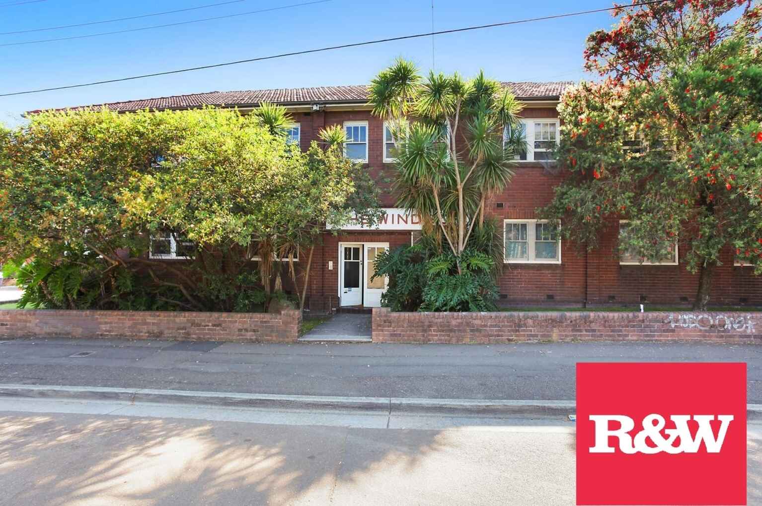 12/8 LOFTUS CRES Homebush