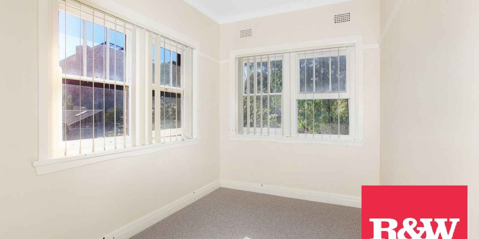 12/8 LOFTUS CRES Homebush