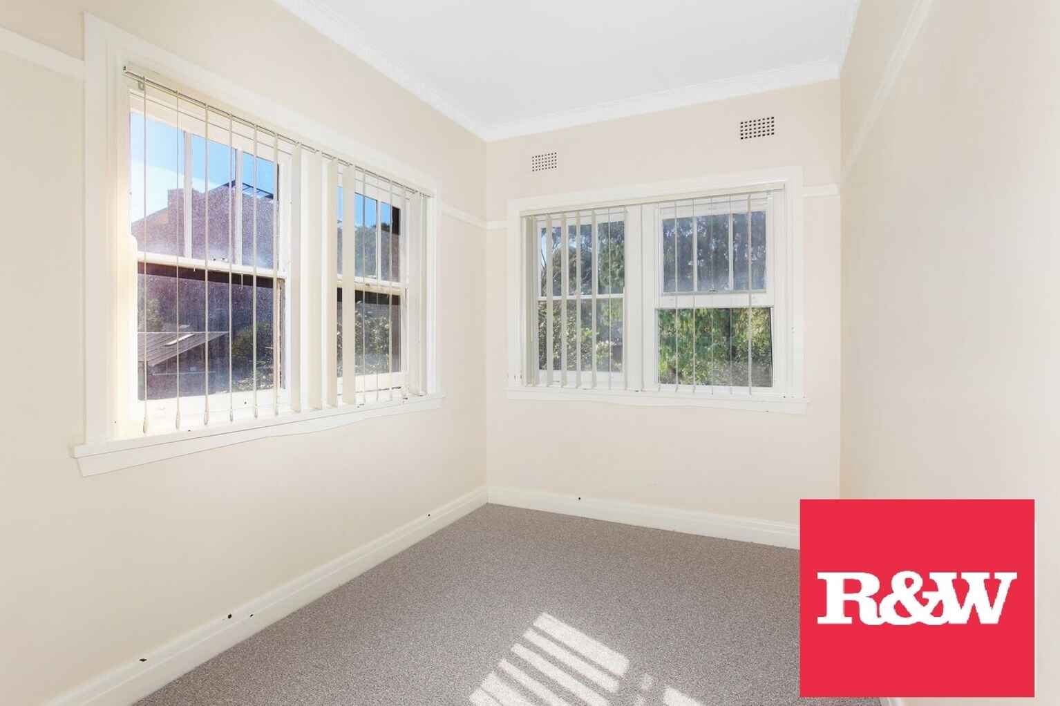 12/8 LOFTUS CRES Homebush