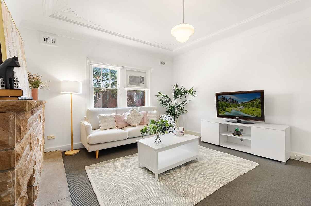 1/8 Loftus Cres Homebush