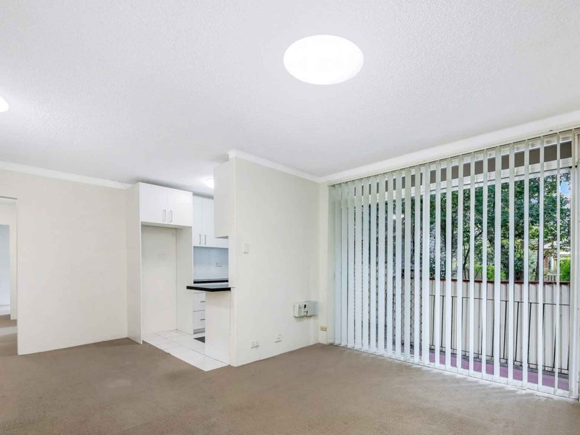 2/28 Henley Road Homebush West