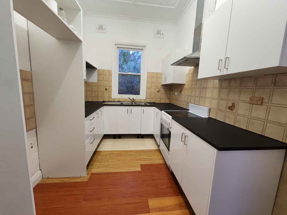 34 LOFTUS CRES Homebush