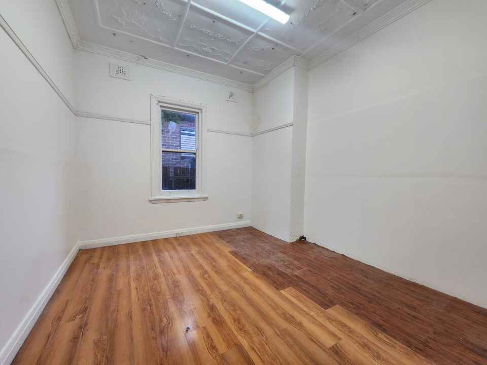 34 LOFTUS CRES Homebush