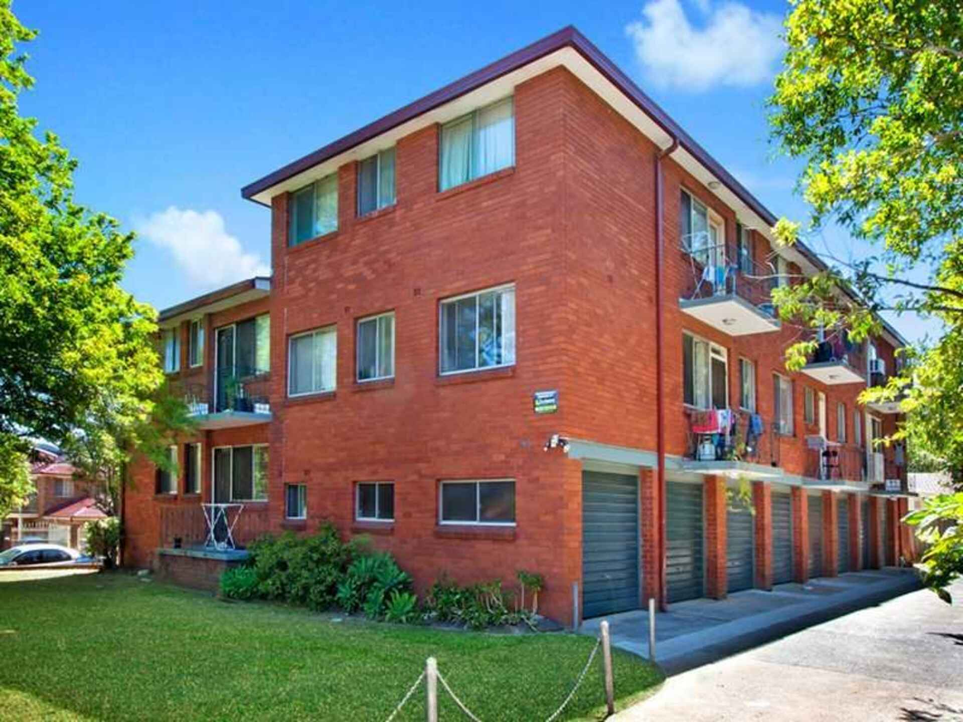 10/43 Henley Road Homebush West