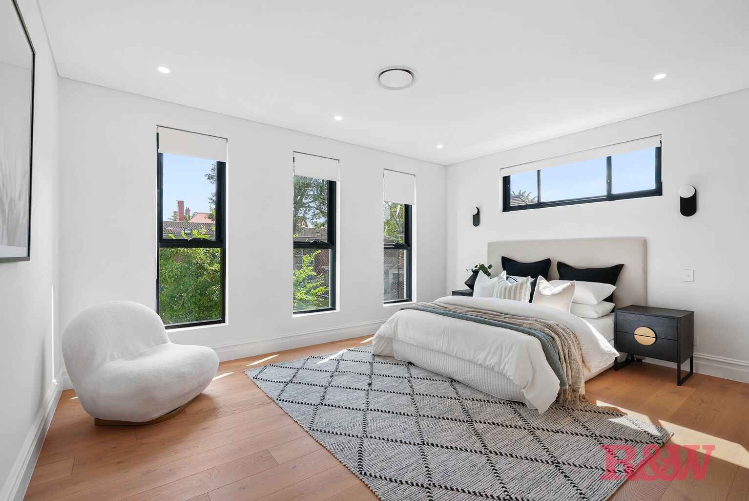 10 JERSEY ROAD Strathfield