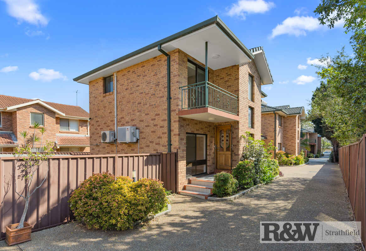 Exceptional Sun-Drenched Three-Bedroom Townhouse