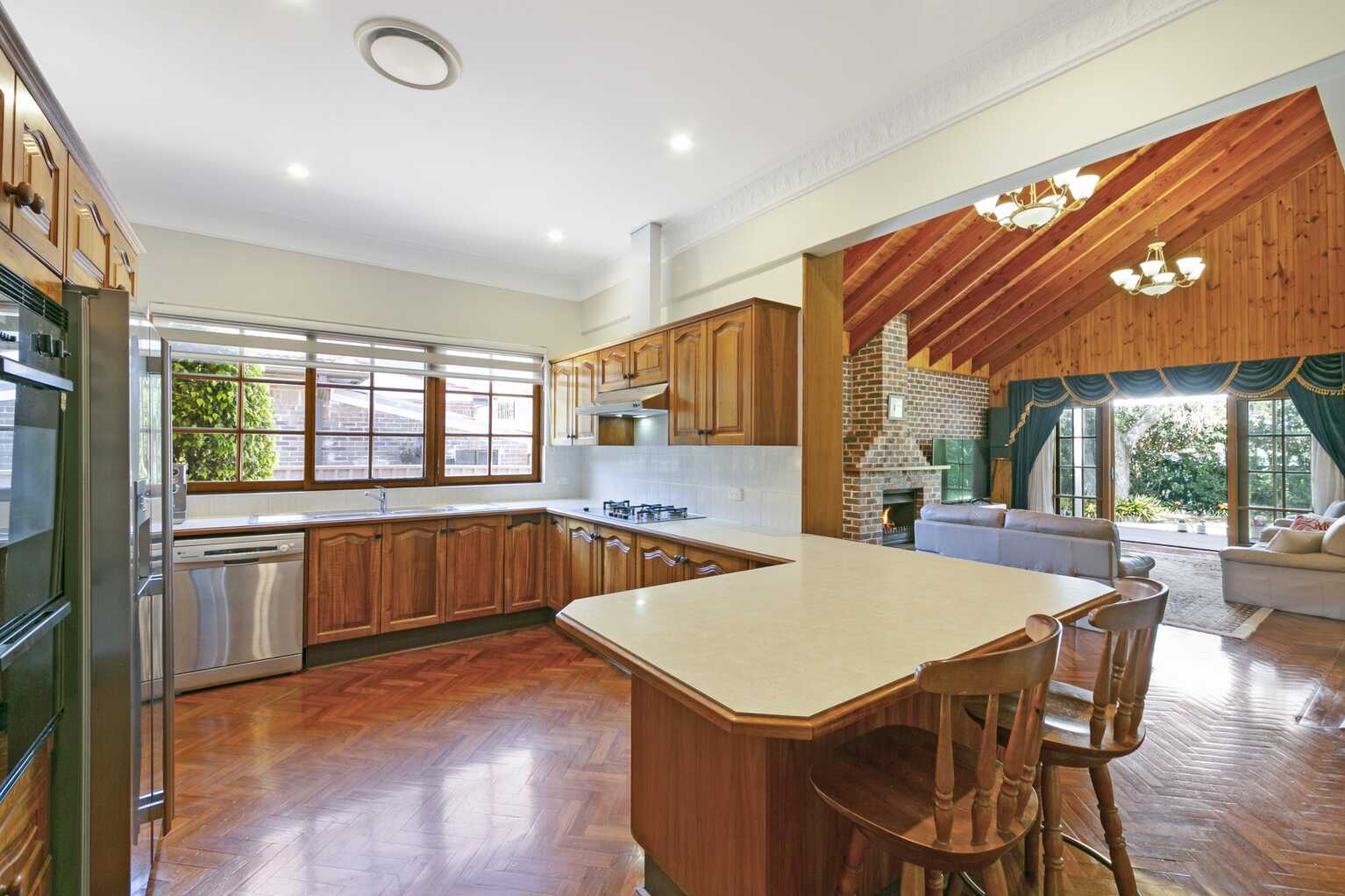 6 HYDEBRAE STREET Strathfield