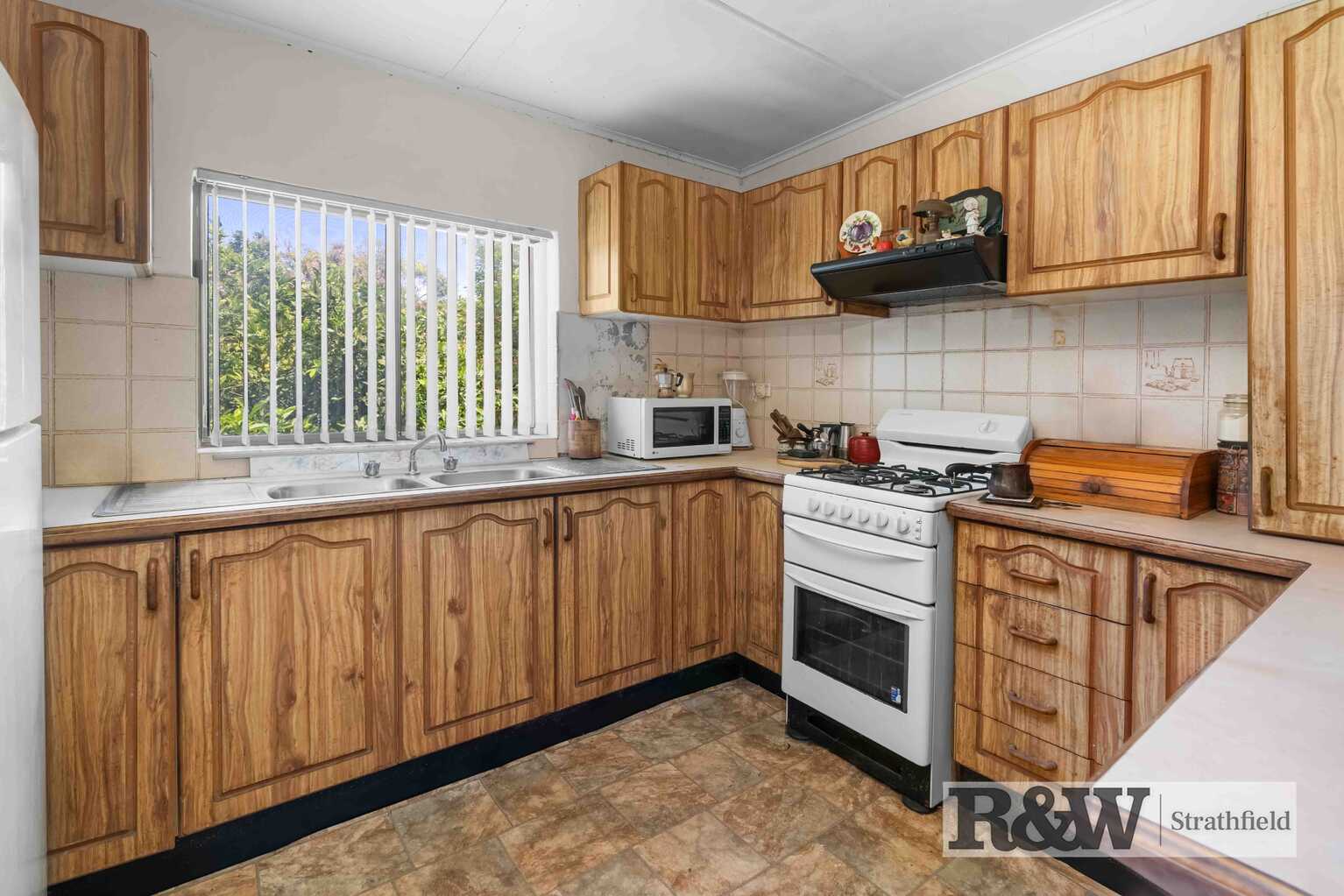 21 MINA ROSA STREET Enfield 21 MINA ROSA STREET Enfield