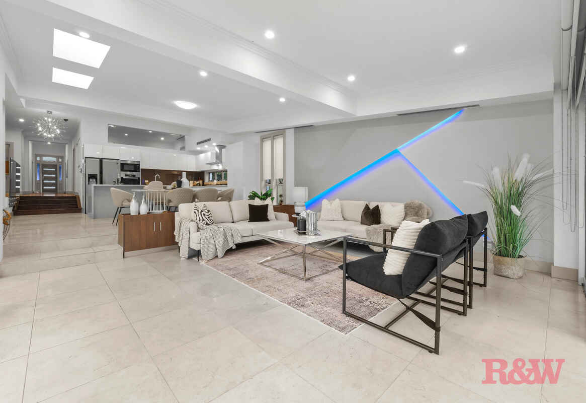 HUGE HOME, ULTRA MODERN RENOVATION / EXTENSION