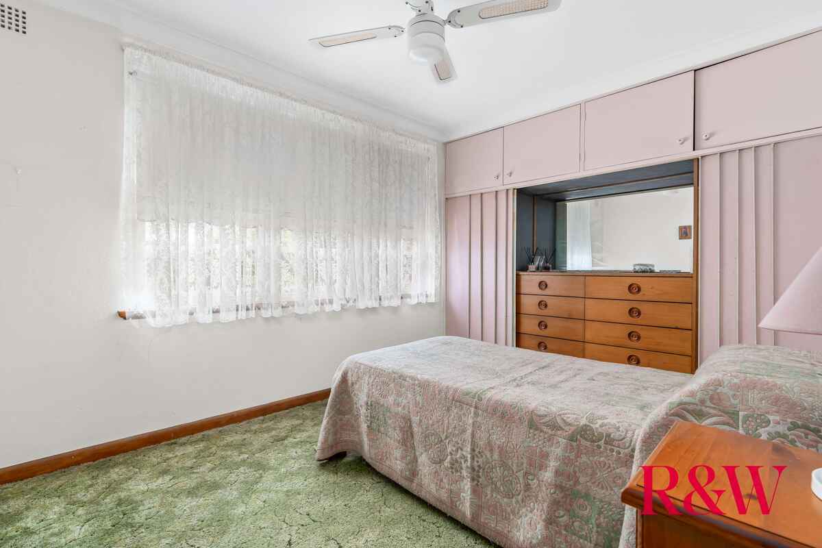 2 MYALL ST Concord West