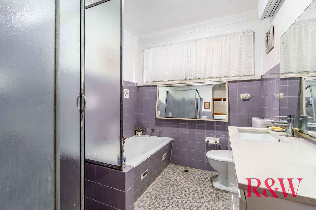 2 MYALL ST Concord West