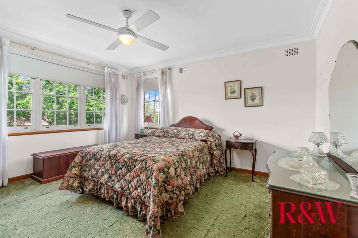 2 MYALL ST Concord West