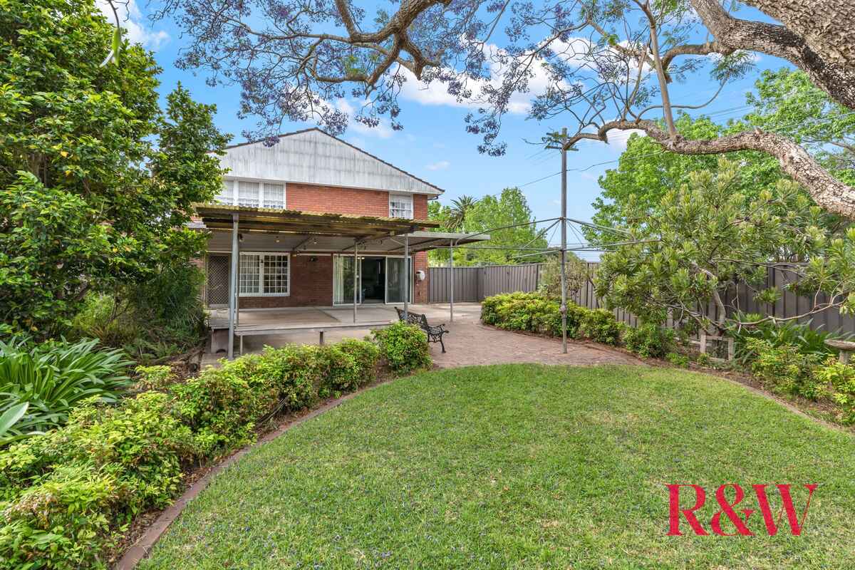 2 MYALL ST Concord West