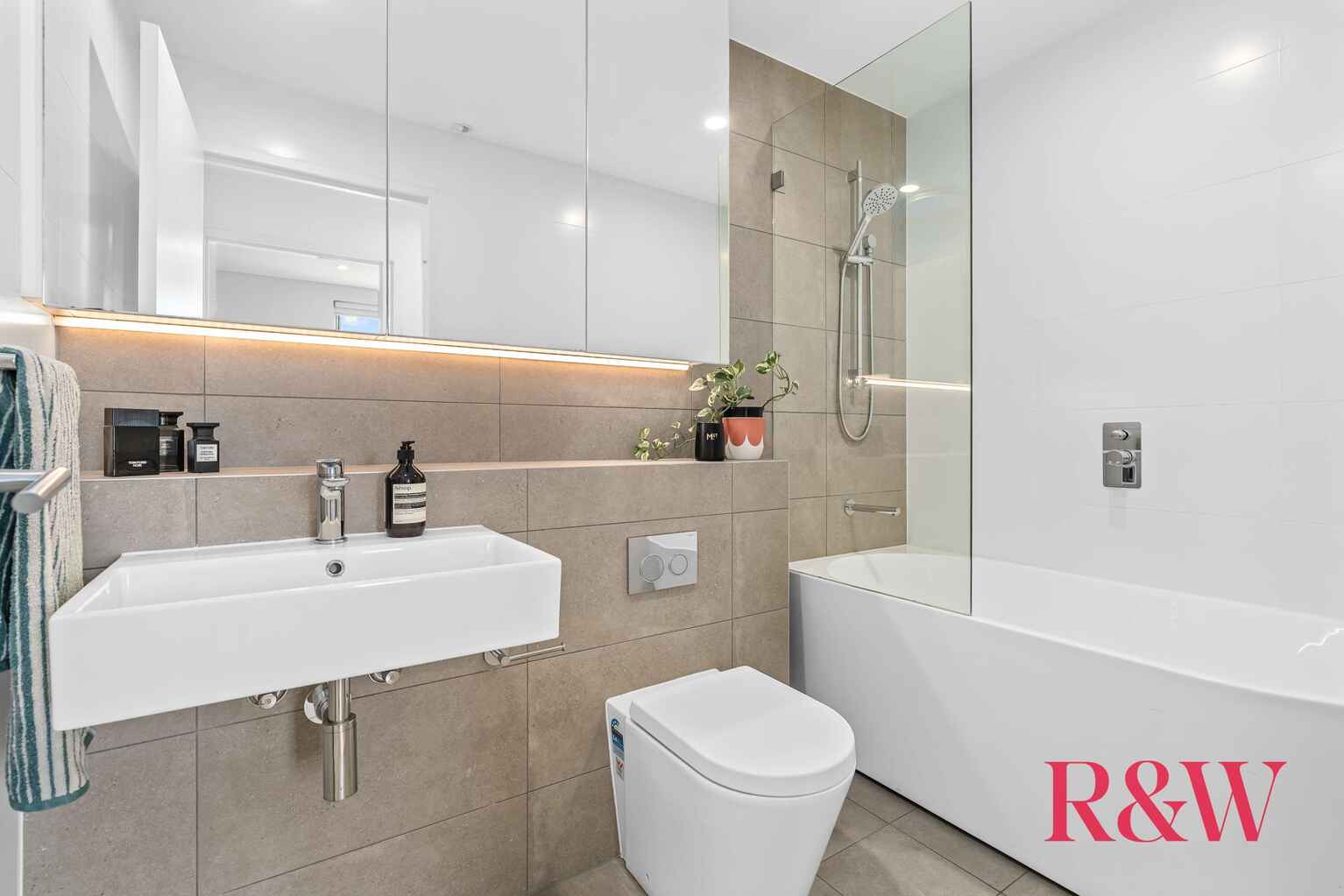 19/12 CORONATION PARADE Enfield