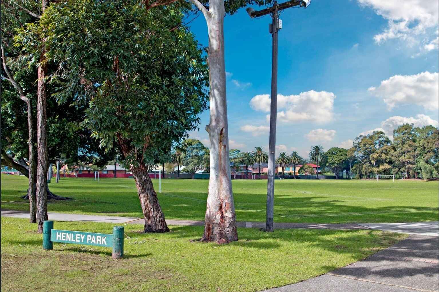 19/12 CORONATION PARADE Enfield