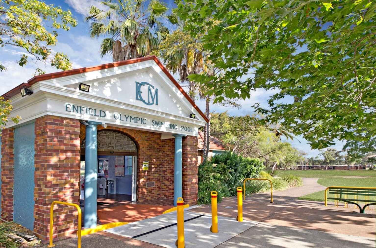 19/12 CORONATION PARADE Enfield