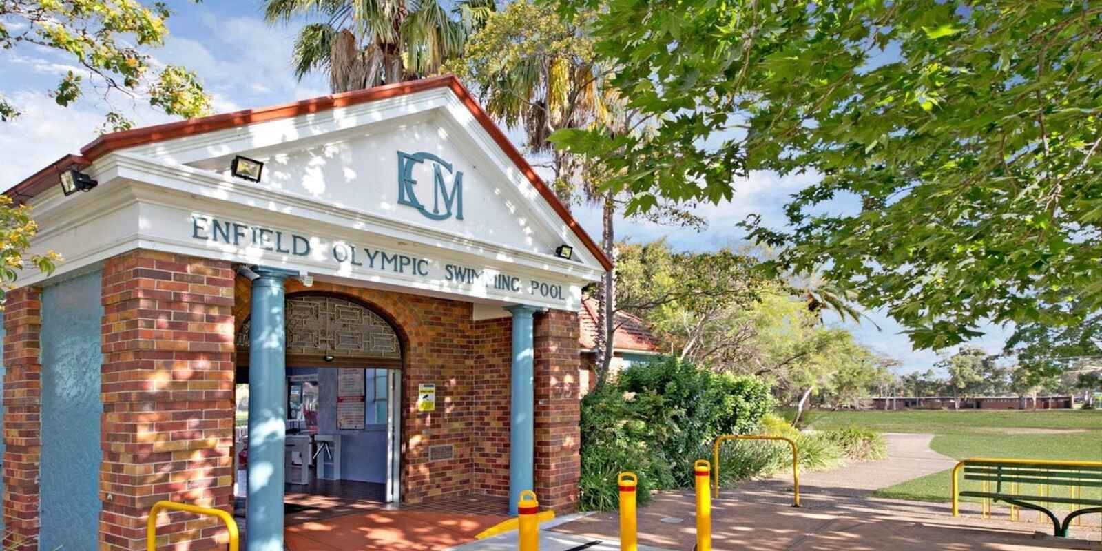 15/12 CORONATION PARADE Enfield