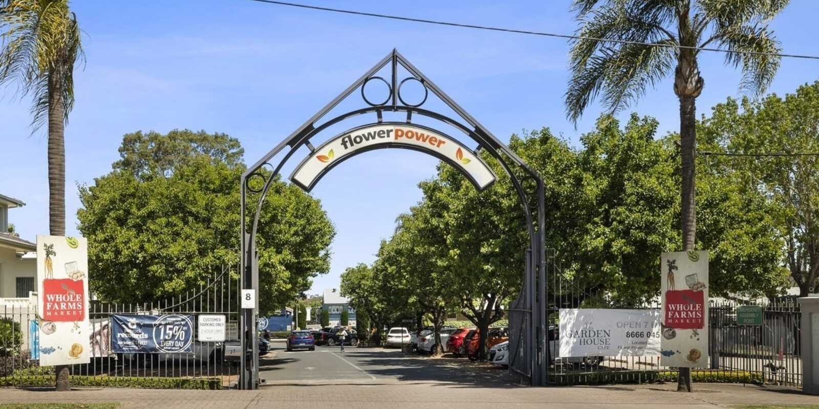 15/12 CORONATION PARADE Enfield