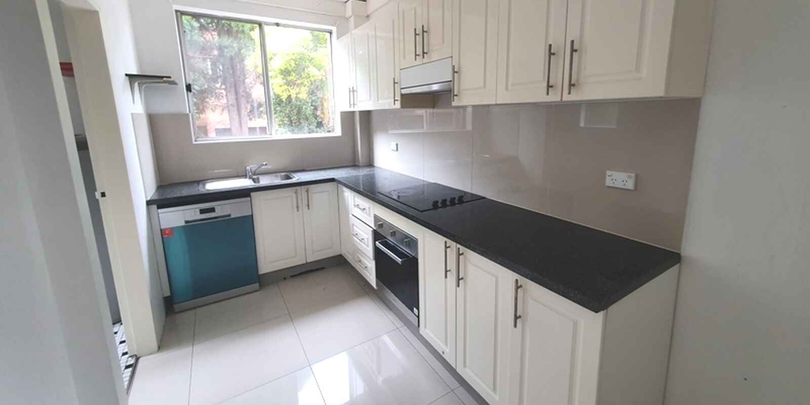 4/24 Noble Street Allawah
